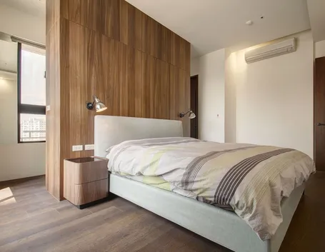sistemare armadio dietro letto