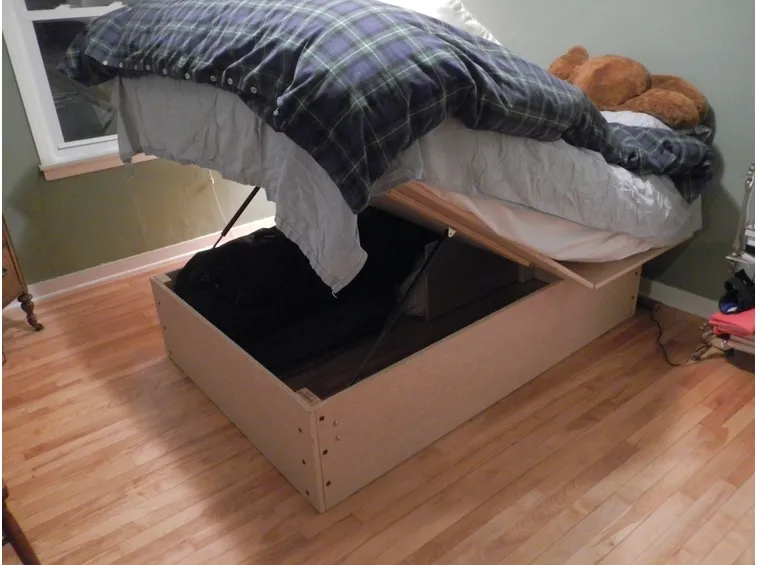 Letto contenitore ad apertura dall'alto