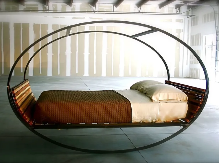 Letto con piedistallo design