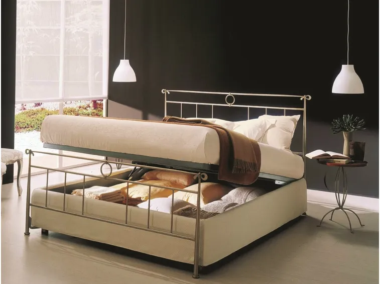 letto con contenitore in ottone
