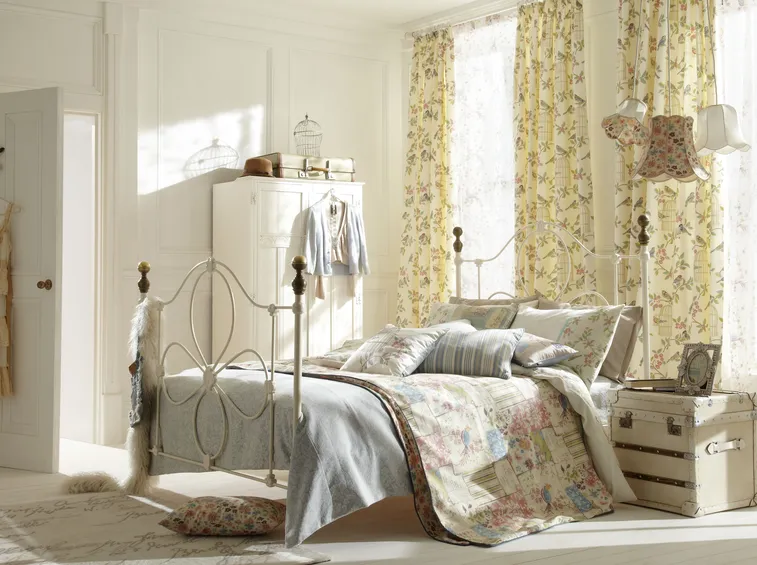 tende shabby in camera da letto