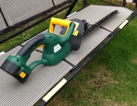 esempio di tagliasiepi a batteria