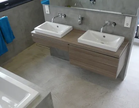 bagno con rivestimento in resina