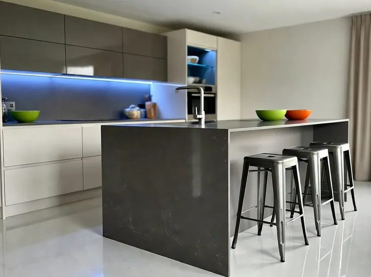 cucina moderna con isola