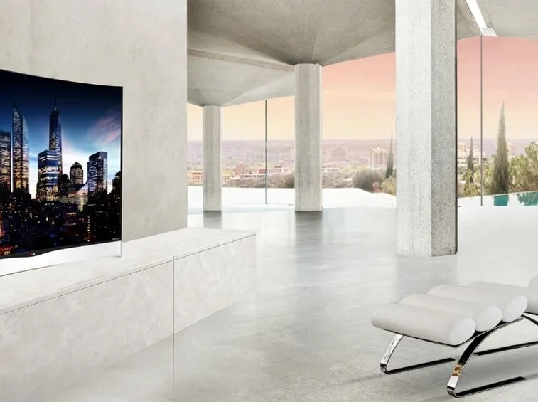 tv curvo di ultima generazione