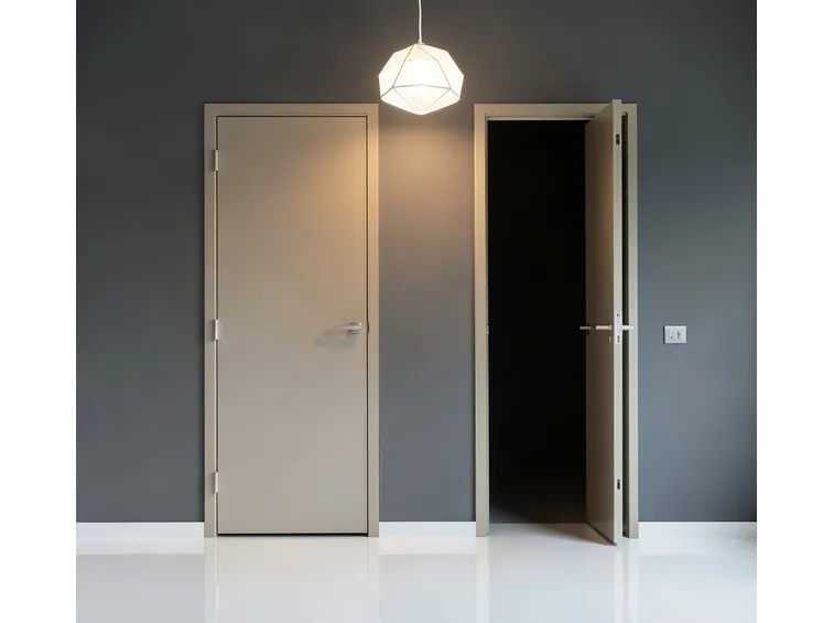 Porta a battente in alluminio