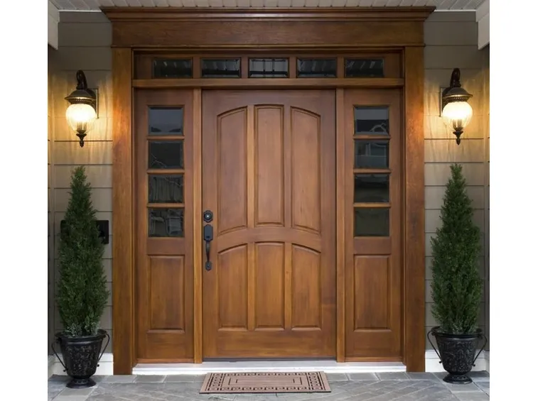 Porta in legno decorata