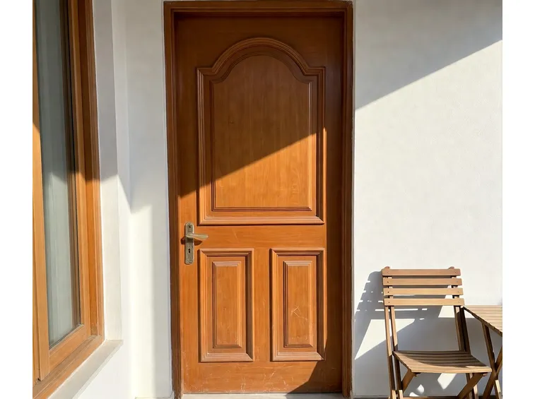porta di casa in legno