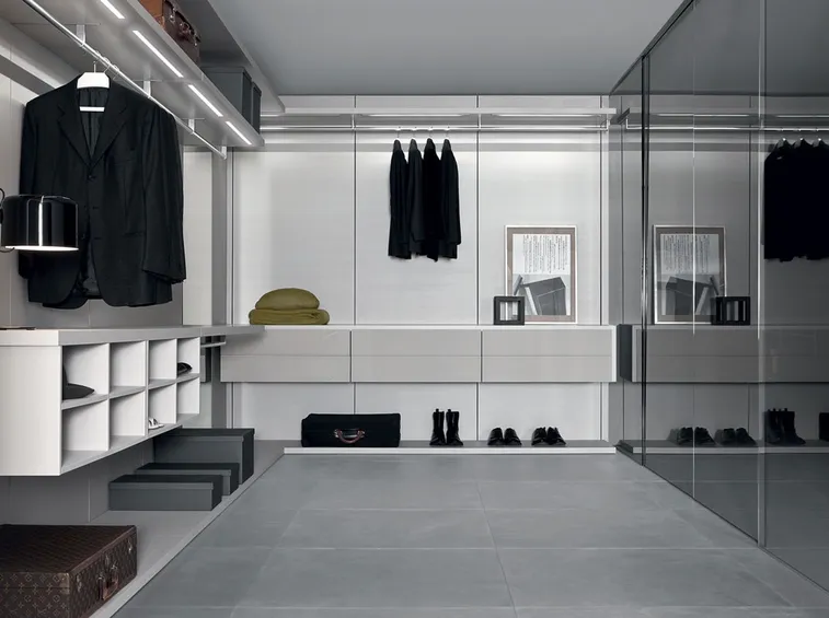 interno cabina armadio