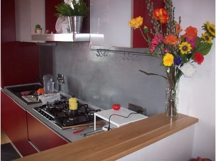 Rivestimenti murali in cucina in resina