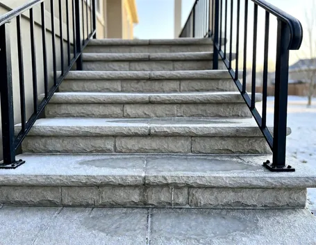Perché una scala esterna ghiaccia e cosa controllare prima delle gelate