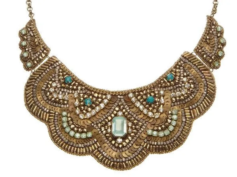 collana etnica con pietra preziosa