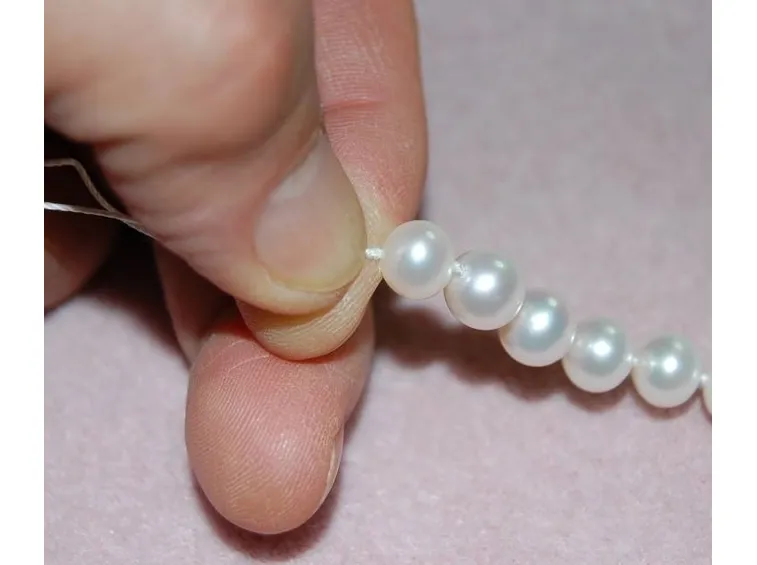 collana di perle con nodini