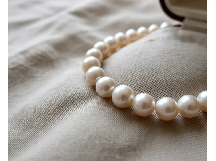 Collana di perle bianca
