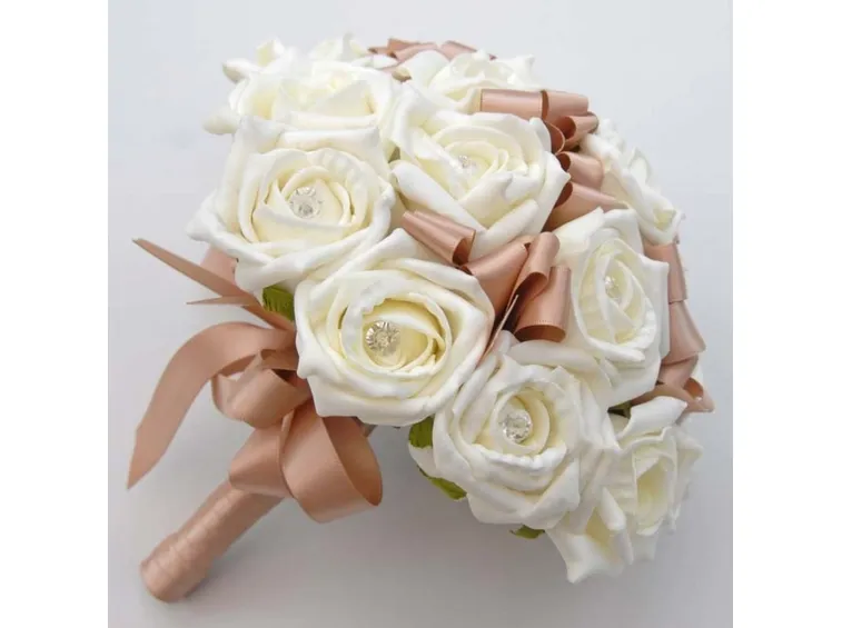 mazzo di rose in nastro