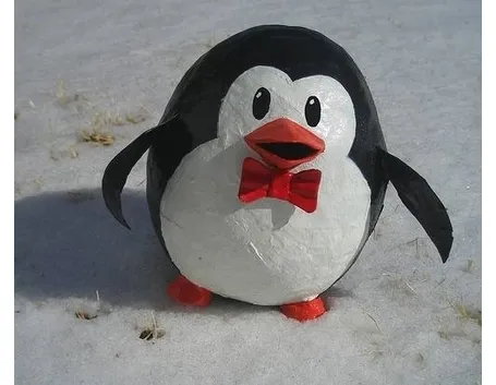 pinguino in carta pesta