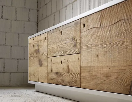 mobile con ante in legno