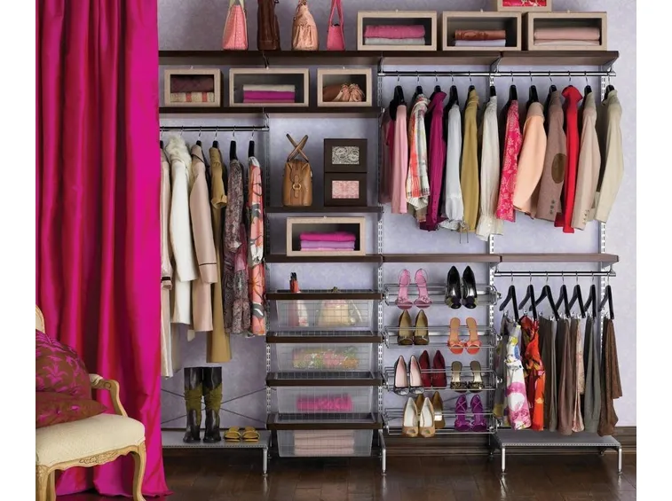 riporre vestiti e scarpe