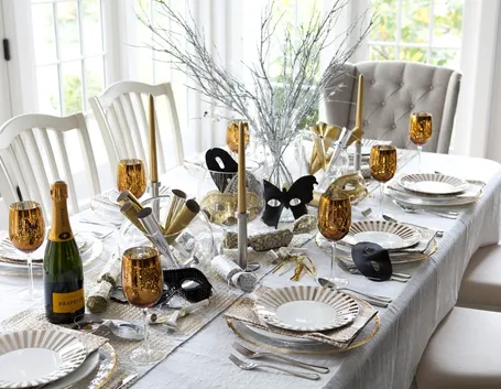 tavola decorata per capodanno
