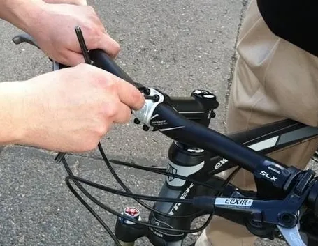 regolazione manubrio bici