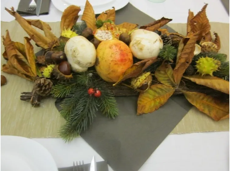 foglie e pigne per decorare
