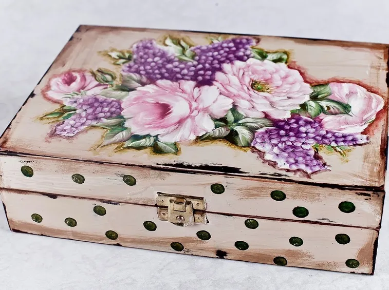 Esempio di decorazione a decoupage