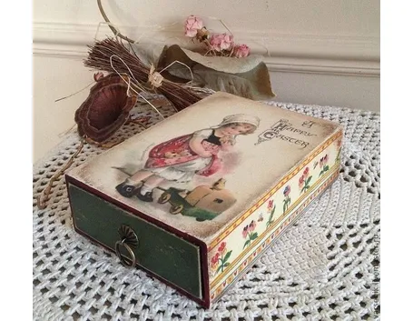 Scatola con découpage