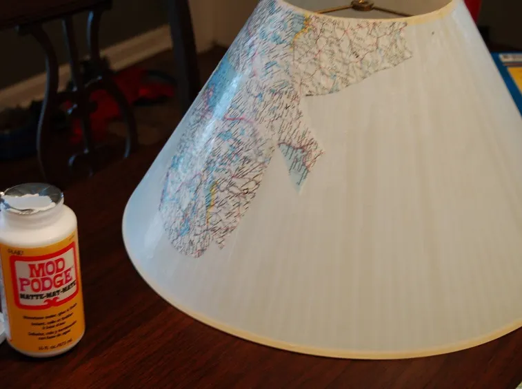 fare decoupage su lampada