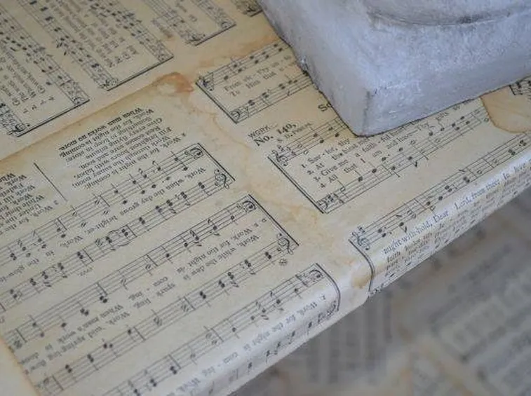 fare decoupage su libreria