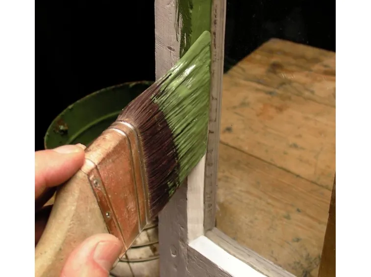 verniciare finestra in legno
