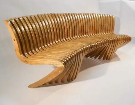 panchina in legno curvato