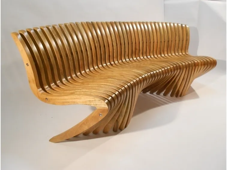 panchina in legno curvato