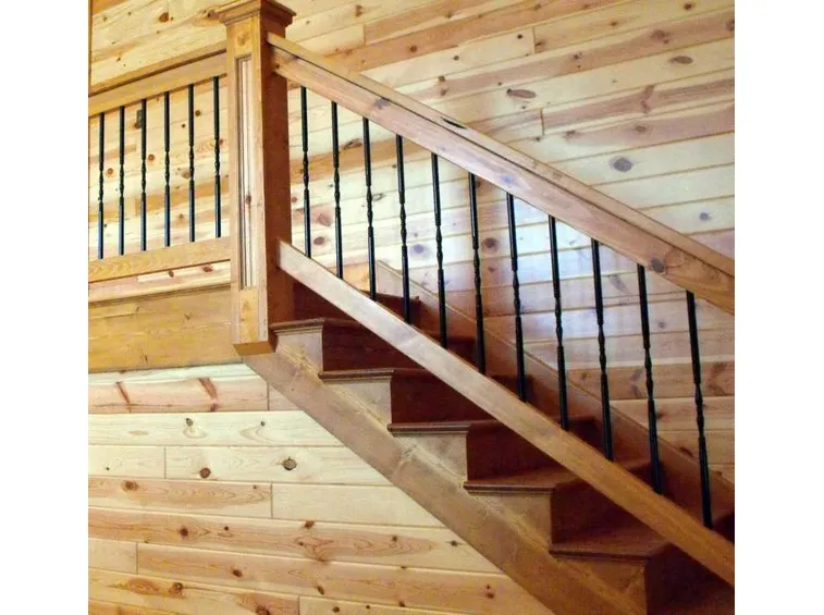 Rivestimento parete scala con perline di legno