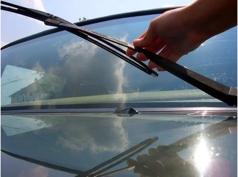 sostituzione spazzola auto