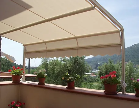 Come lavare le tende da sole