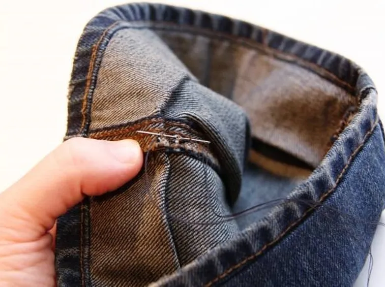 imbastire l'orlo dei jeans