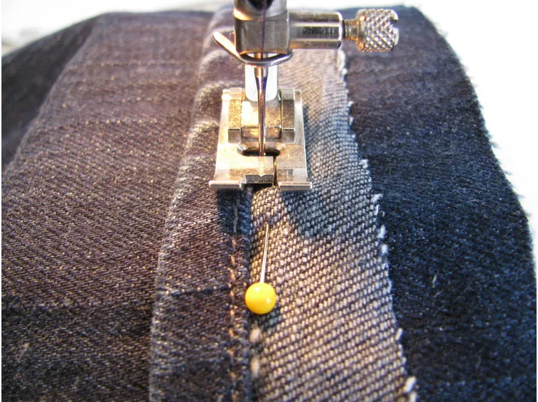 cucire orlo jeans