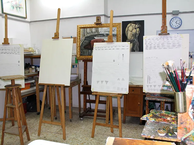 Cavalletti per pittori di varie dimensioni