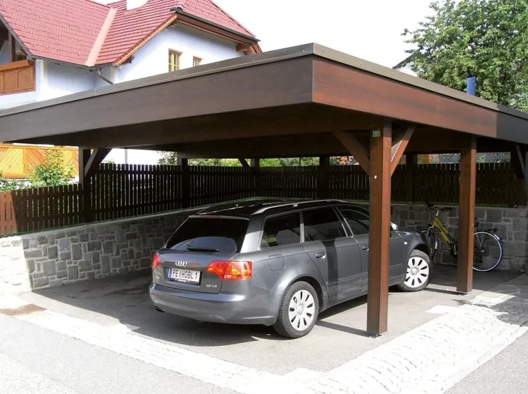 Tettoia per auto in legno