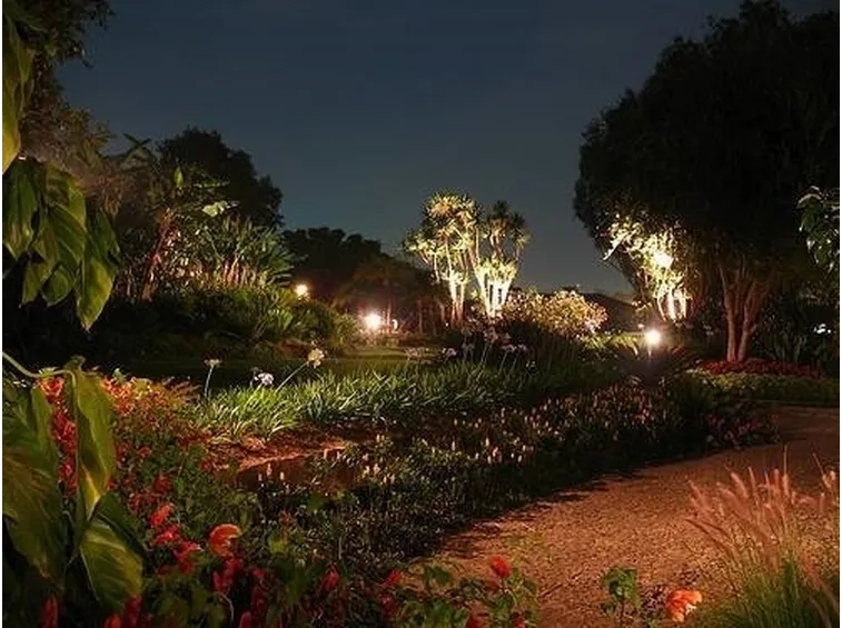 Giardino illuminato