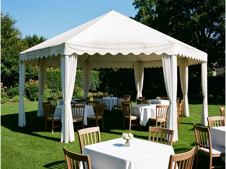 Un ampio tendone da esterno