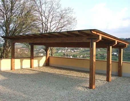 esempio di tettoia in legno