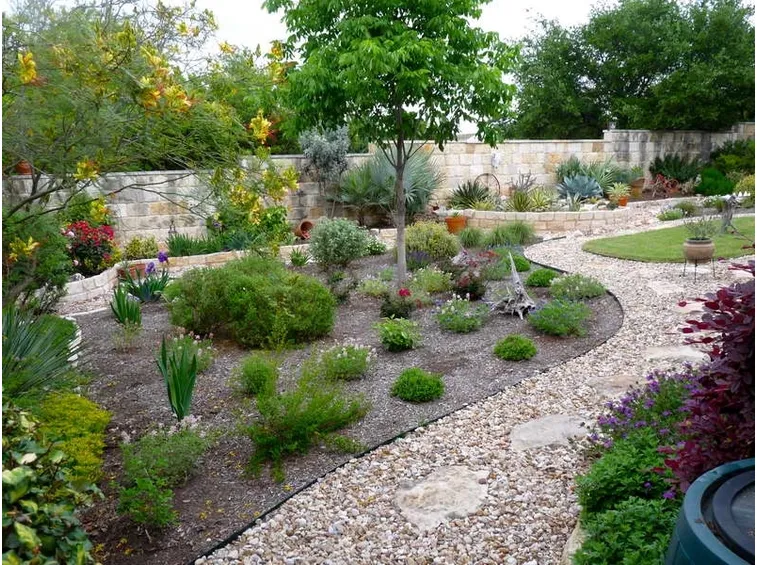 giardino con ghiaia