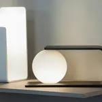 Perché il cambio dell'ora può mandare fuori orario le lampadine smart (foto Lampadina Pentalight Morsetto da Tavolo)