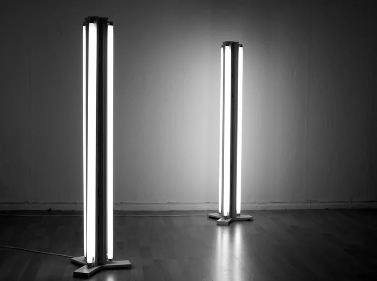 luce bianca al neon 