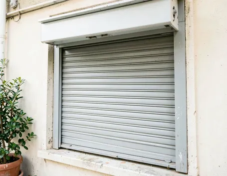 Perché le tapparelle si bloccano con il freddo: materiali, gelo e usura