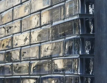 Mattoni realizzati in vetrocemento