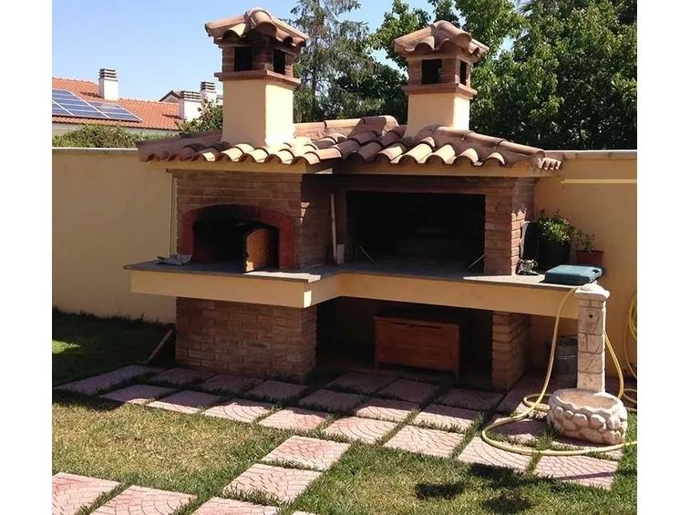 barbecue con mattoni refrattari