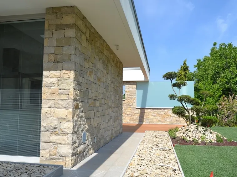 Esempio rivestimento in pietra