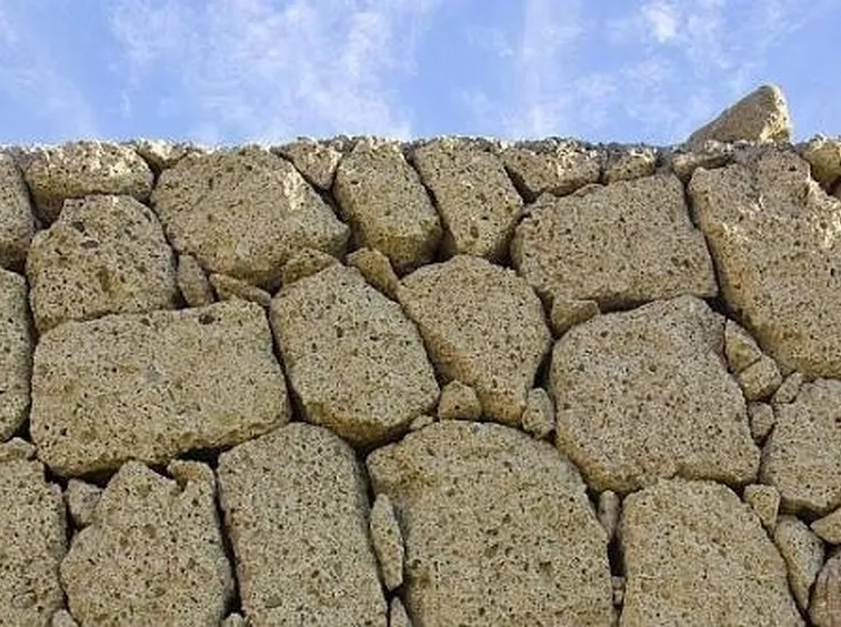 muro in tufo